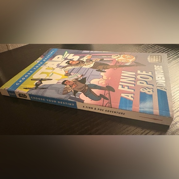 A Finn & Poe Adventure (Star Wars Choose Your Destiny Series) - Picture 4 of 5